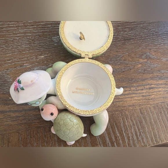 Grandmas little sweetheart musical turtle box - Picture 3 of 4